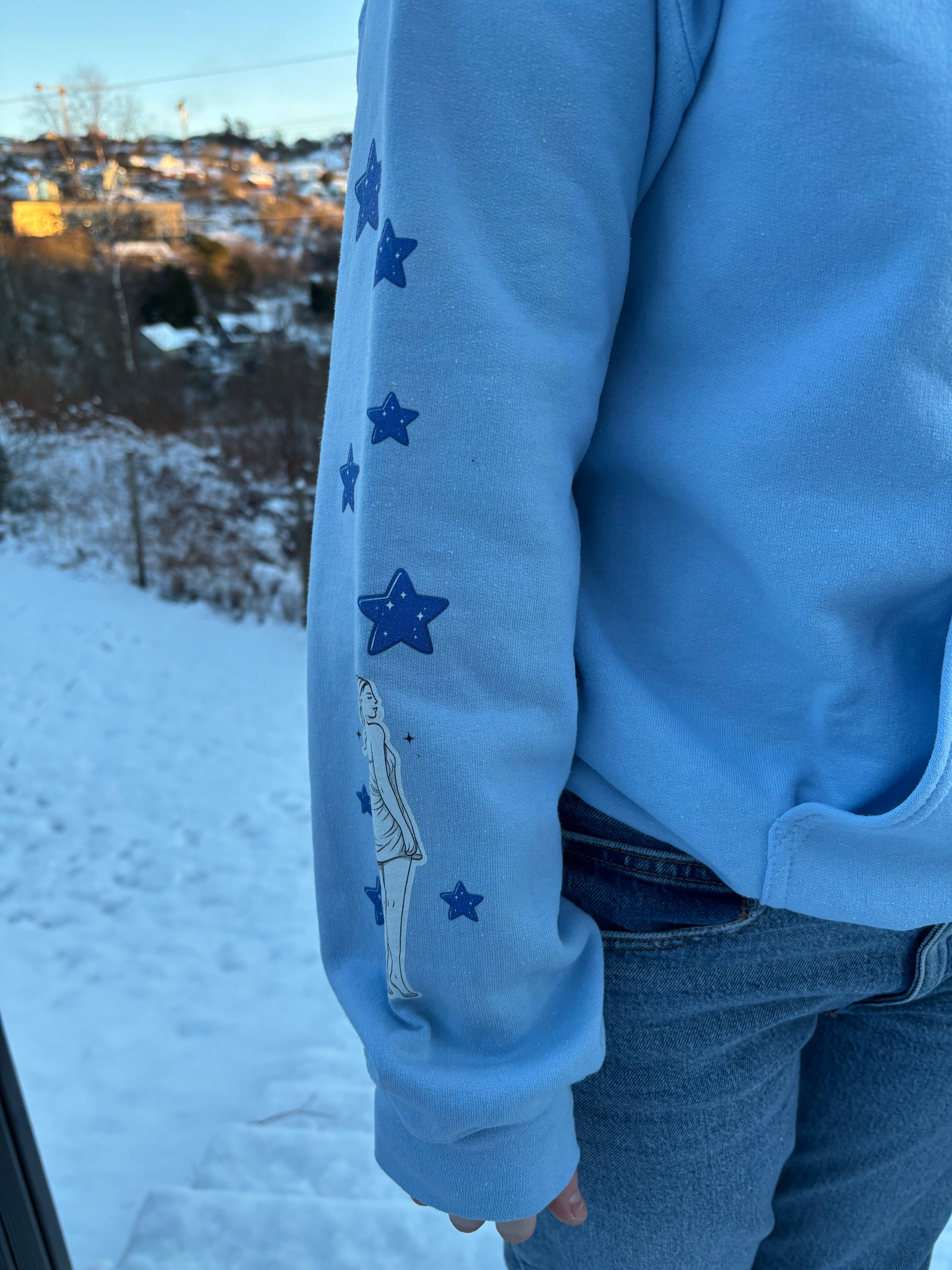 Gentle Chaos Hoodie — Lyse Blå