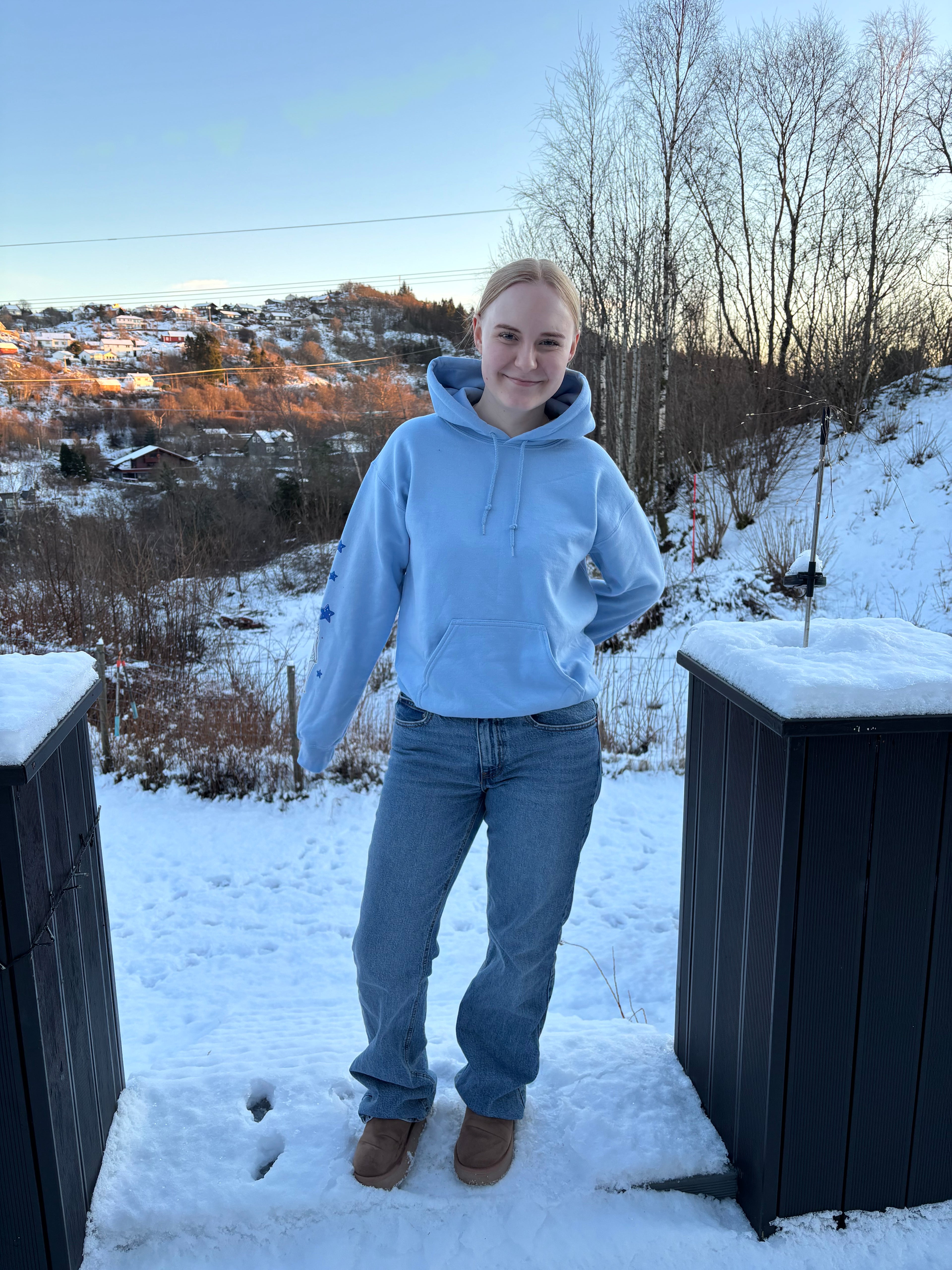 Gentle Chaos Hoodie — Lyse Blå