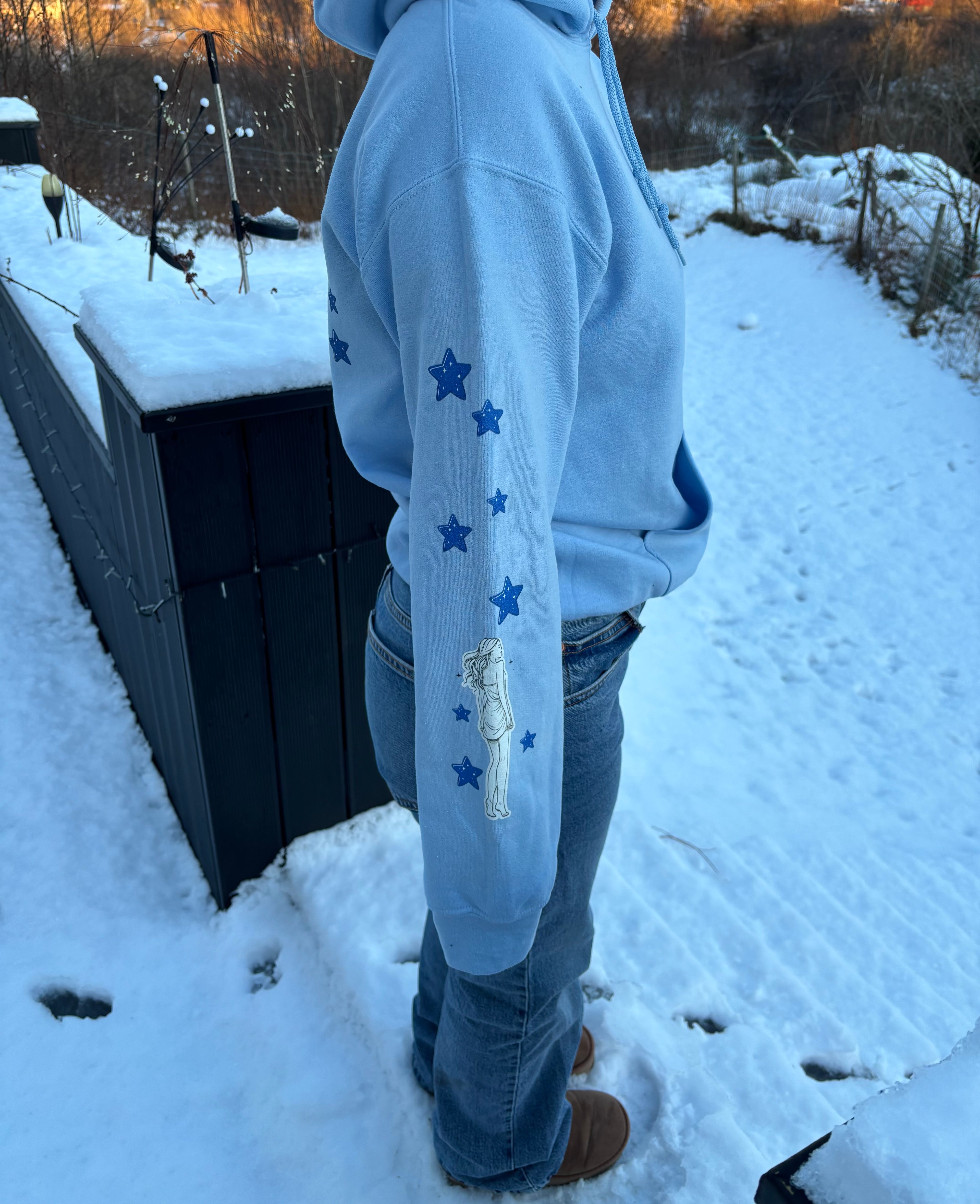 Gentle Chaos Hoodie — Lyse Blå